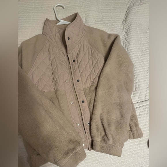 A&F Sherpa Jacket - Picture 3 of 6